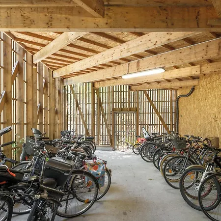 Lumineux Et Calme Au Pied Des Machines