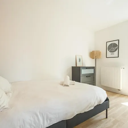 Lumineux Et Calme Au Pied Des Machines * Nantes