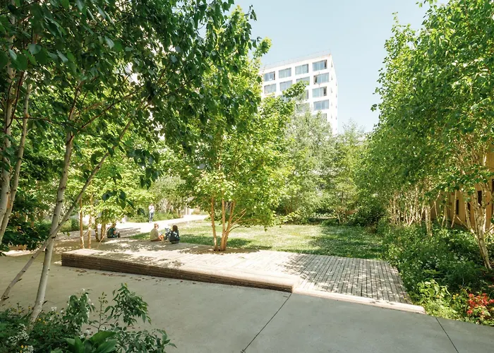 Lumineux Et Calme Au Pied Des Machines * Nantes
